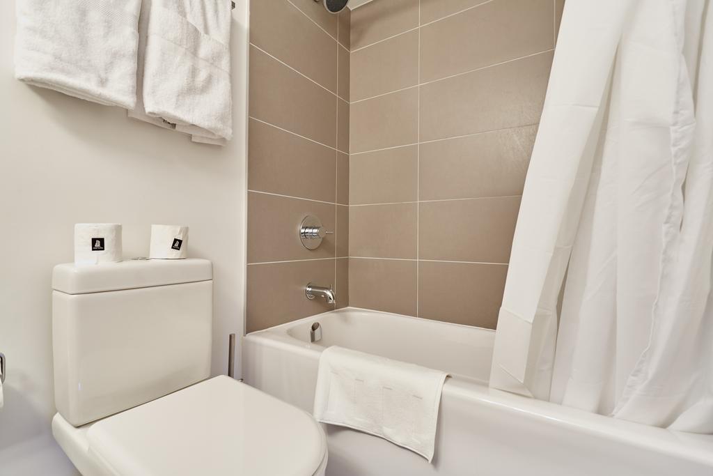 Atlas Suites - Yorkville Furnished Apartments تورونتو الغرفة الصورة