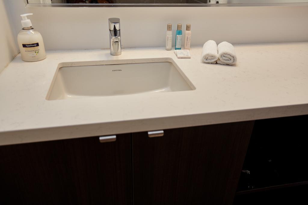 Atlas Suites - Yorkville Furnished Apartments تورونتو الغرفة الصورة