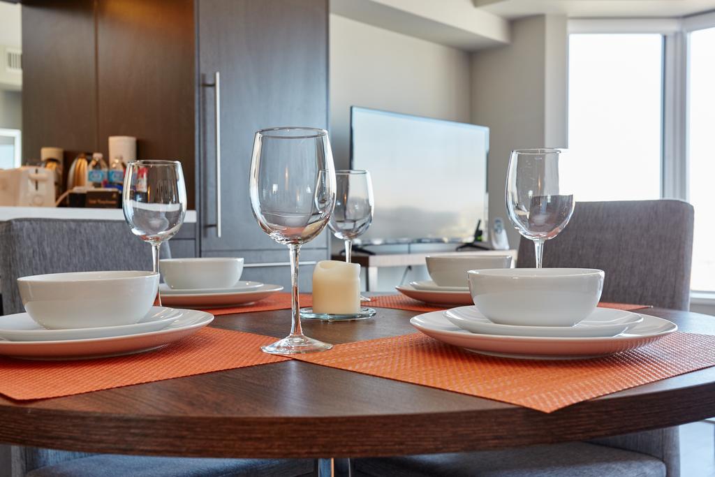 Atlas Suites - Yorkville Furnished Apartments تورونتو الغرفة الصورة