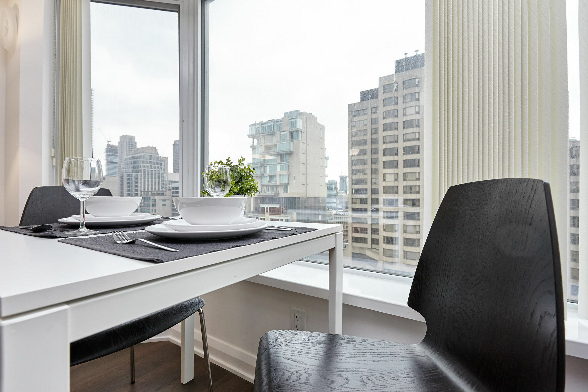 Atlas Suites - Yorkville Furnished Apartments تورونتو المظهر الخارجي الصورة